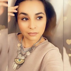 Meet your Posher, Yvette